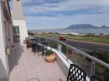 Blouberg Beachfront Accommodation Bloubergstrand Eksteriør billede