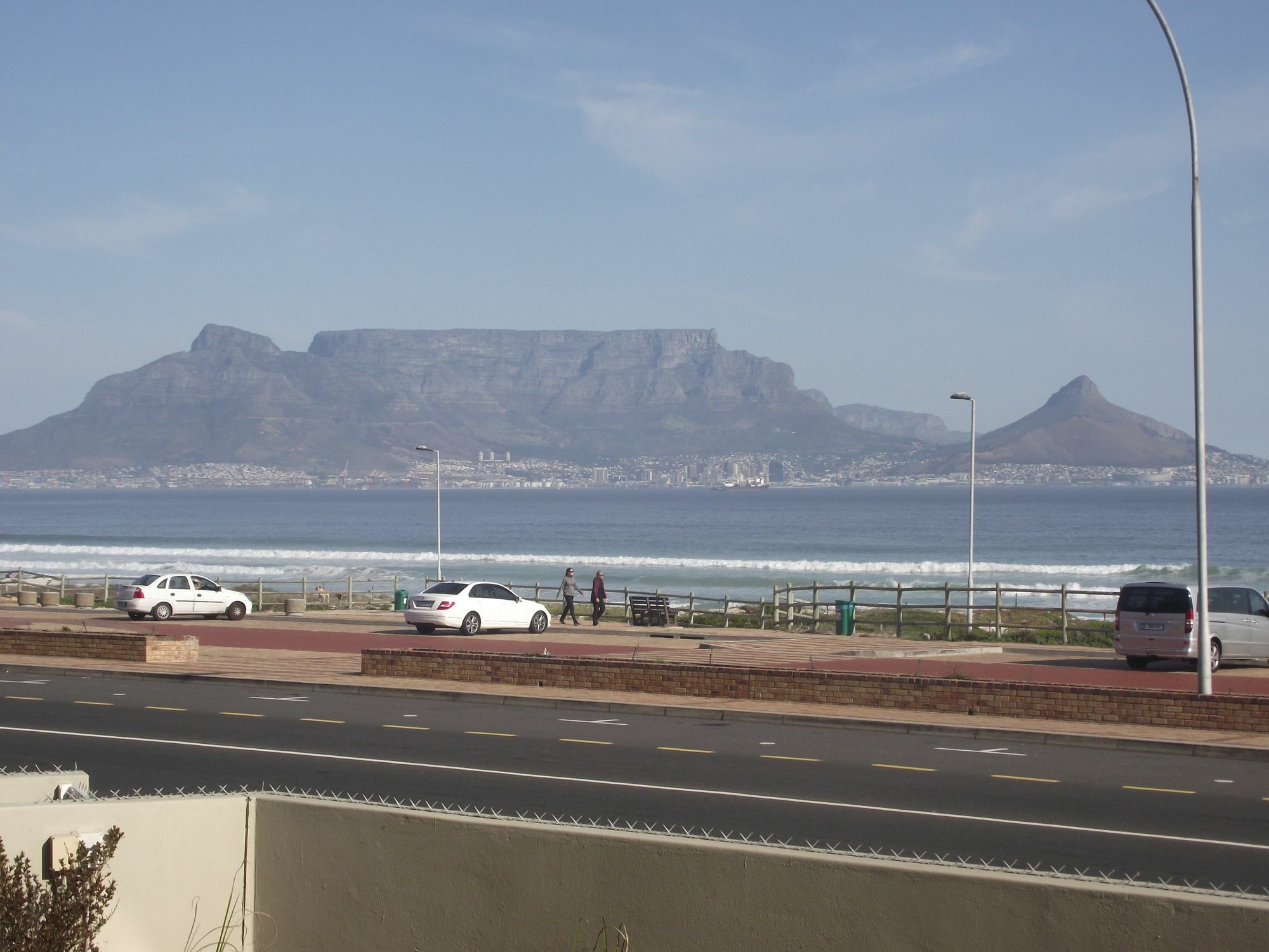 Blouberg Beachfront Accommodation Bloubergstrand Eksteriør billede